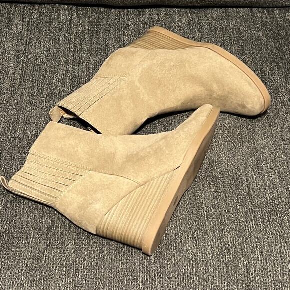 Universal Thread Cypress Winter Wedge Boots Womens 7.5 Taupe Faux Suede Side Zip - Picture 7 of 10